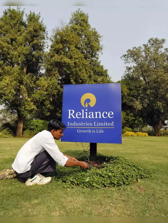 The Rise and Rise of Reliance Industries: Record 52-Week High Share Price